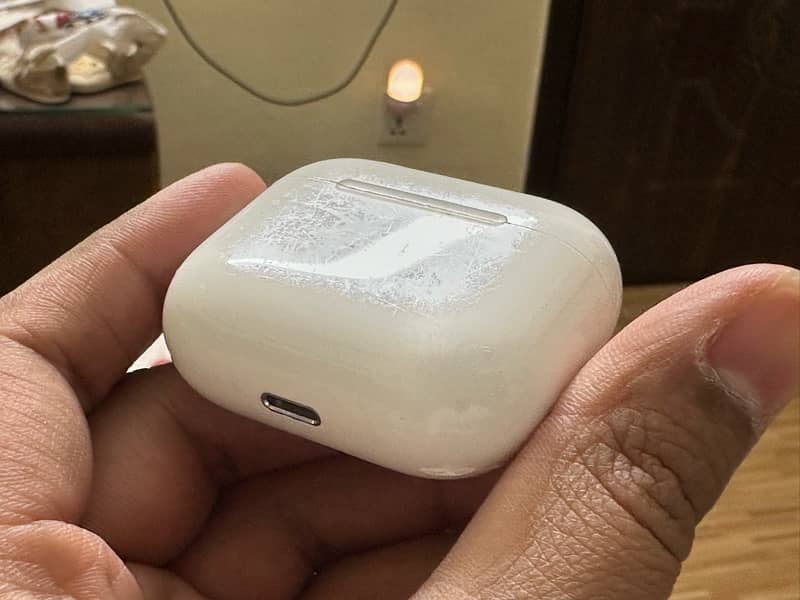 Airpods 3 - 100% functional, no fault but scratches on the case 6