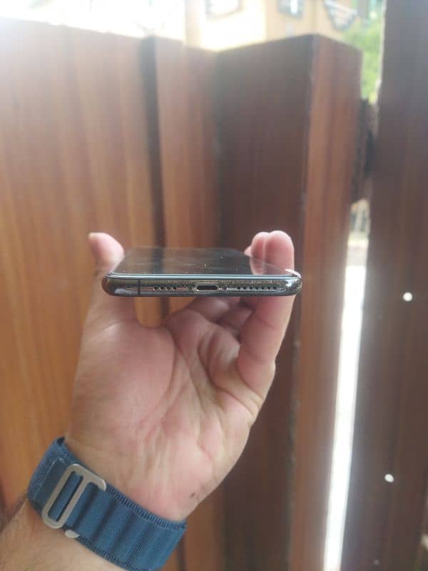 Iphone xsmax 256 gb pta approved single sim 4