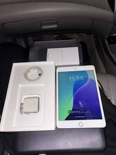 ipad mini 5 with box and charger