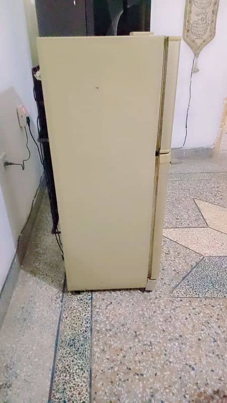 Dawlance fridge small saiz 4