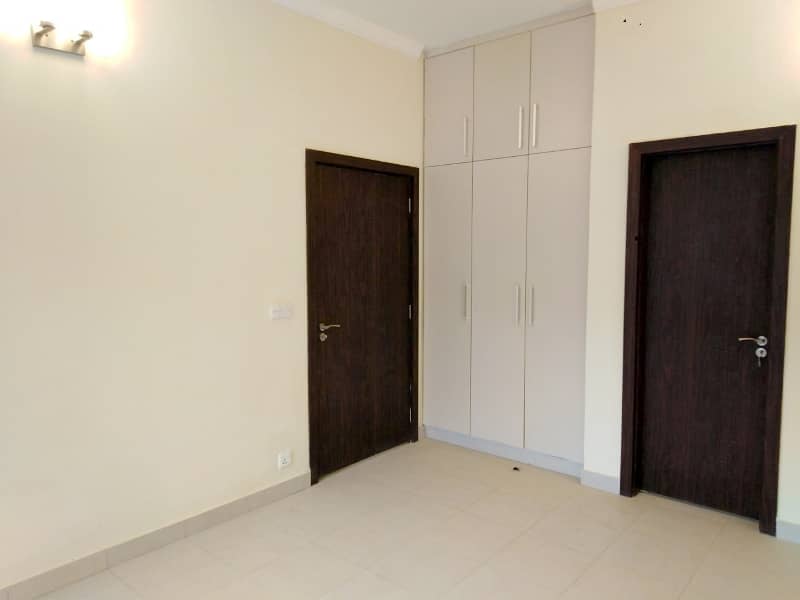 2950 SQ feet 4 Bed Apartment FOR RENT PRECINCT-19 Bahria Town Karachi. 7