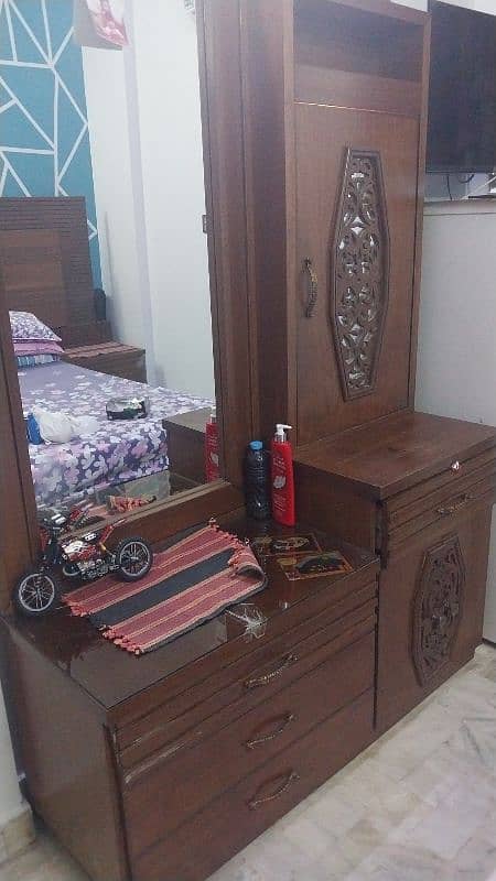 bed with metres and two side tables plus dressing table 2