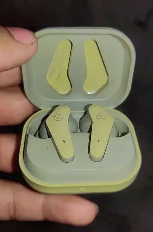 zero gravity earbuds 2