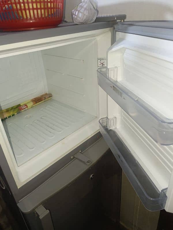 Dawlance fridge 13cubic  100% ok frige freezer 6