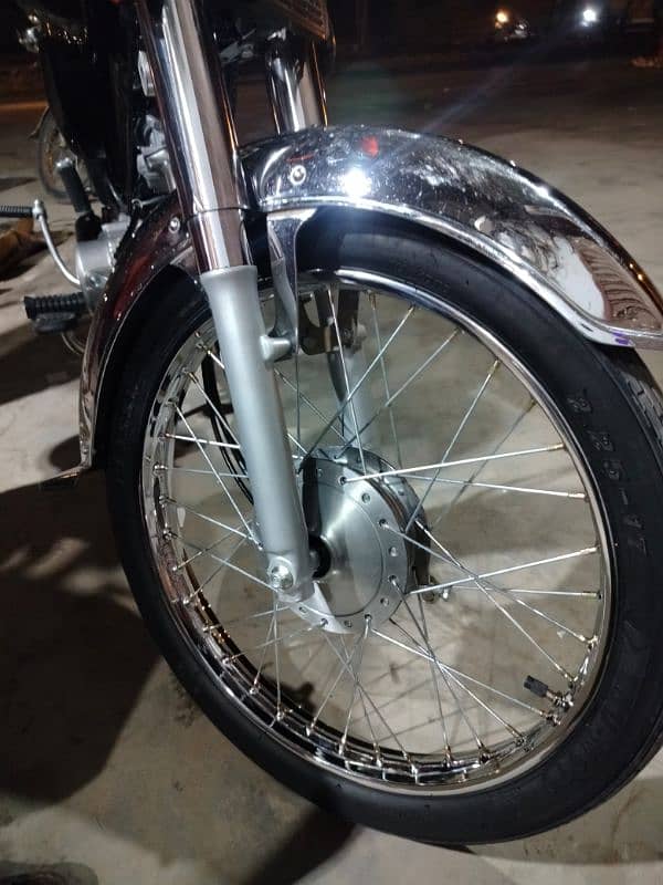 Honda CD-70 Bike 6