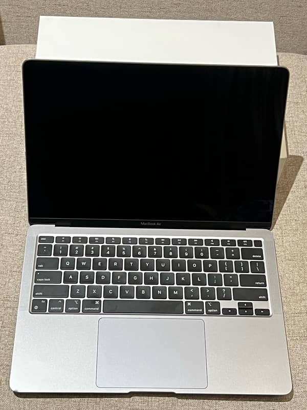 MacBook Air 13’ M1 Chip (2020) Space Grey 8GB & 256GB SSD 3