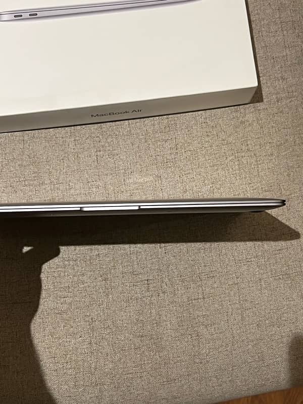 MacBook Air 13’ M1 Chip (2020) Space Grey 8GB & 256GB SSD 4