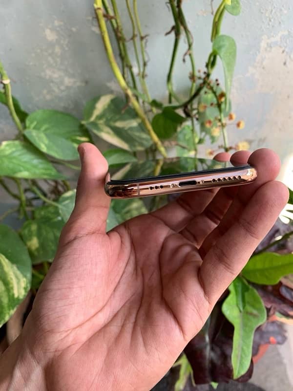 IPHONE XS GOLD 1