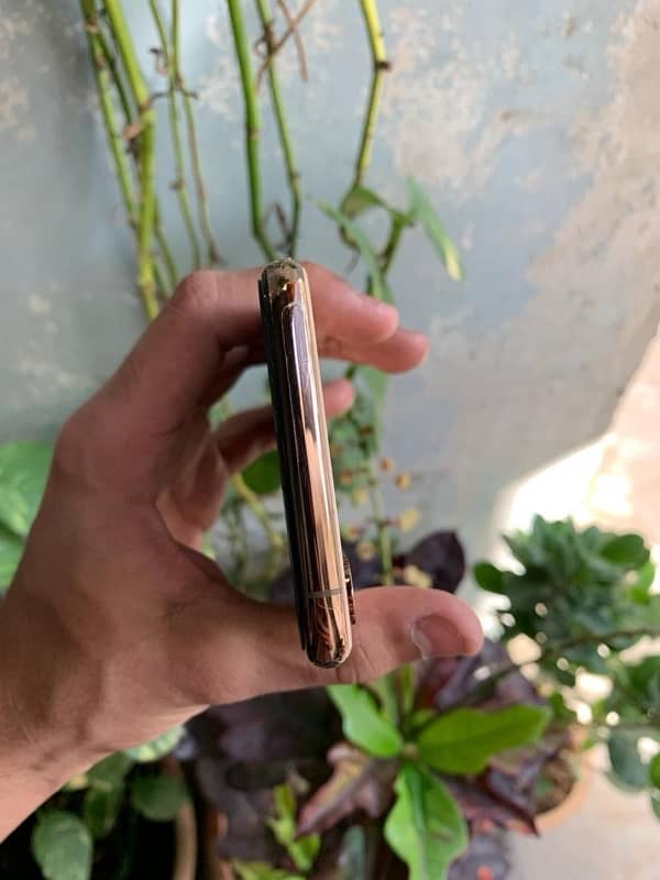 IPHONE XS GOLD 4