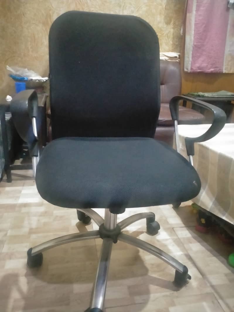 Used chair only 1 pc available 1