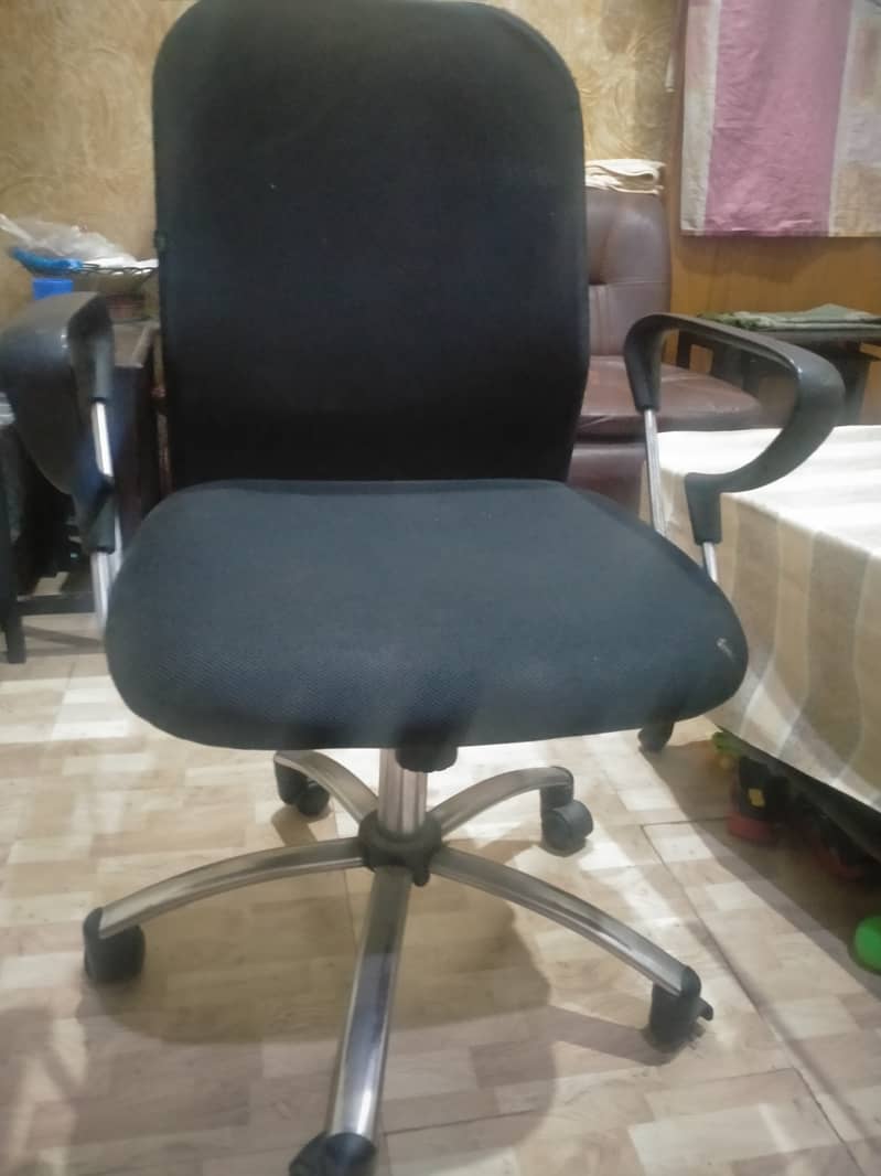 Used chair only 1 pc available 2