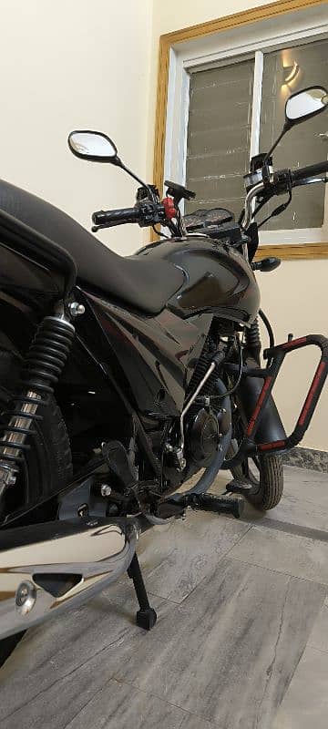 Suzuki GR 150 Black 0