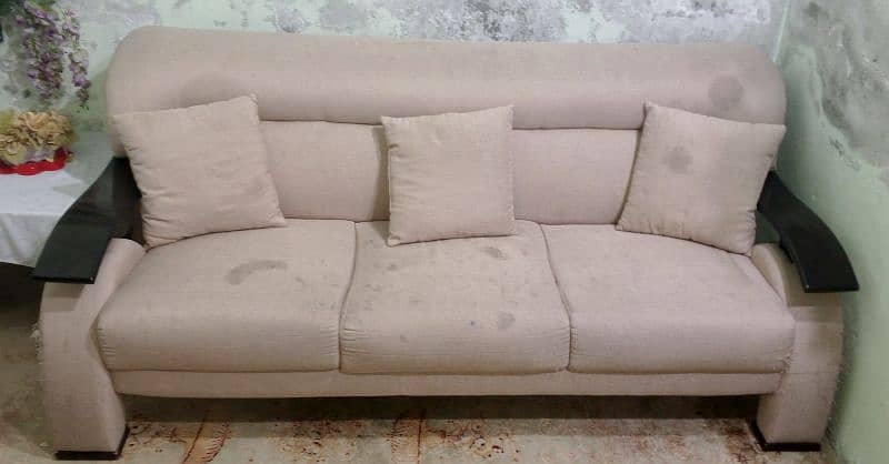 Used sofa set / استعمال شدہ سوفہ سیٹ 2