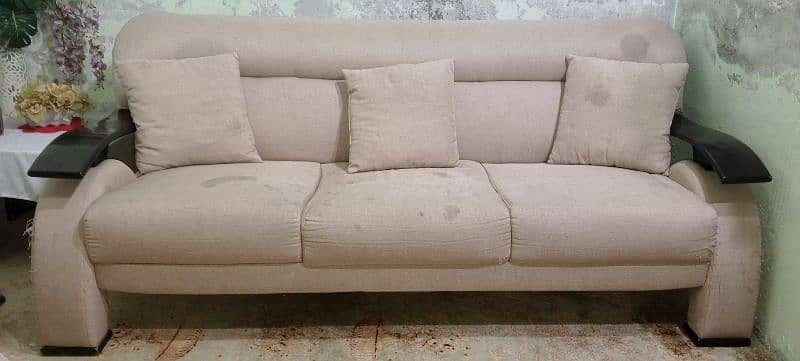 Used sofa set / استعمال شدہ سوفہ سیٹ 3