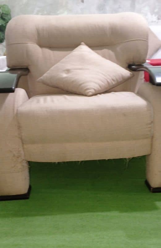 Used sofa set / استعمال شدہ سوفہ سیٹ 7