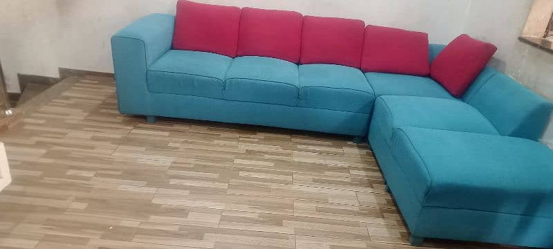 l shaped sofa with 5 big size cushions. condition used like new 0