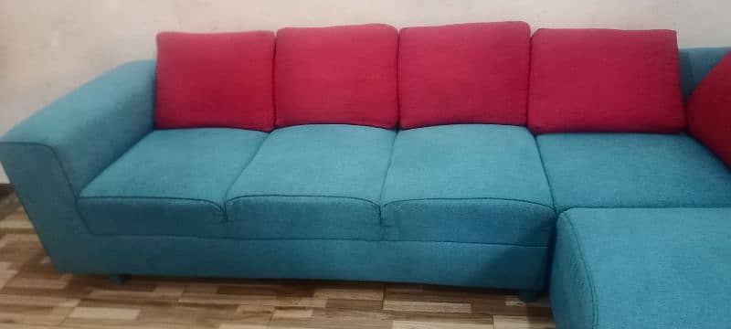 l shaped sofa with 5 big size cushions. condition used like new 1