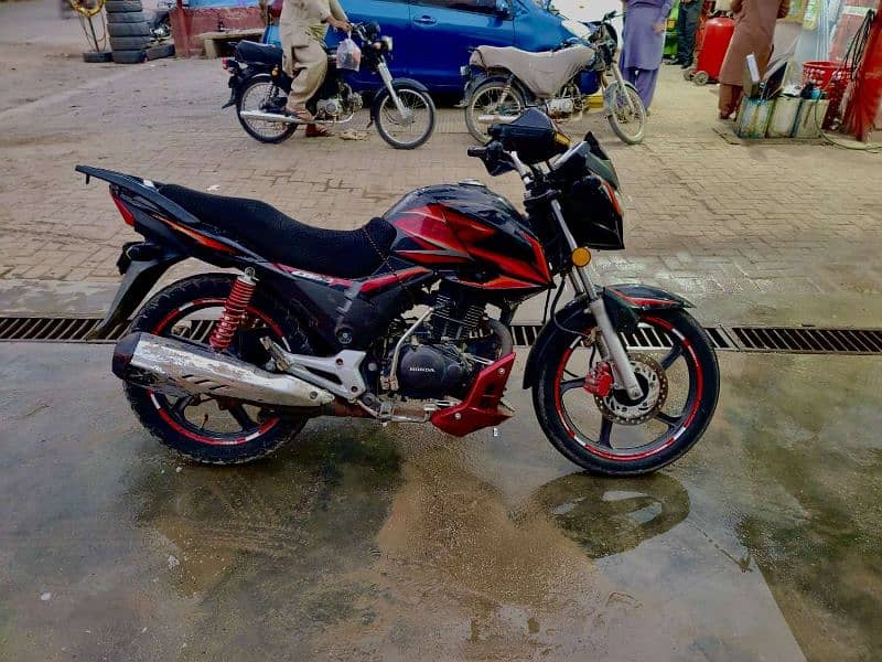 Honda CB150F 4