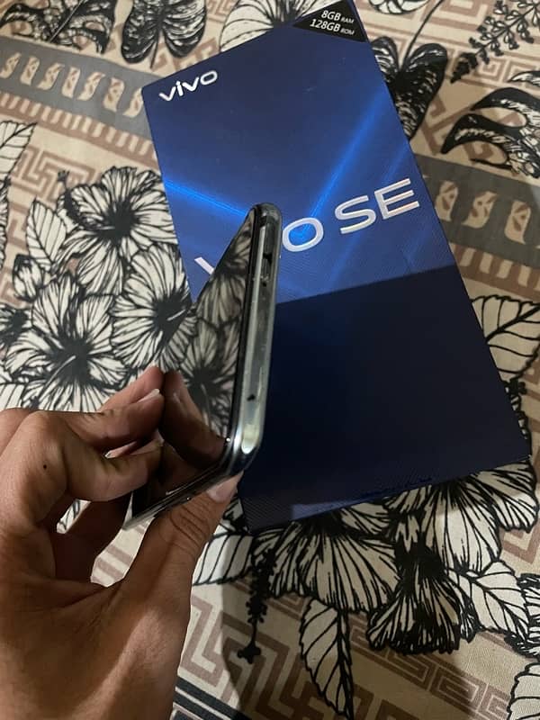 Vivo V20SE 8/128 All genuine All okay With Box 2