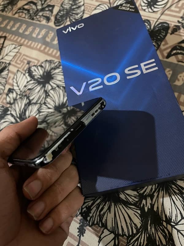 Vivo V20SE 8/128 All genuine All okay With Box 3