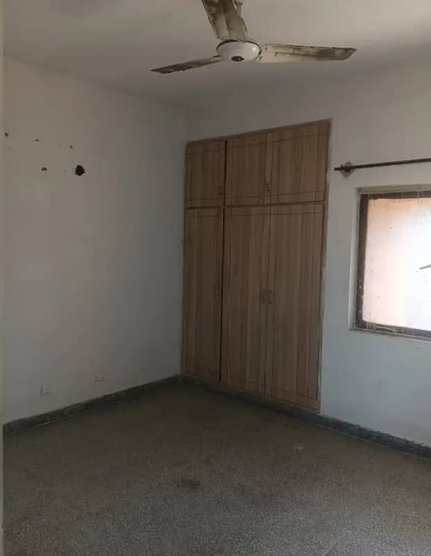 G-11/3 FGEHA D-Type 3rd Floor Flat For Rent 2