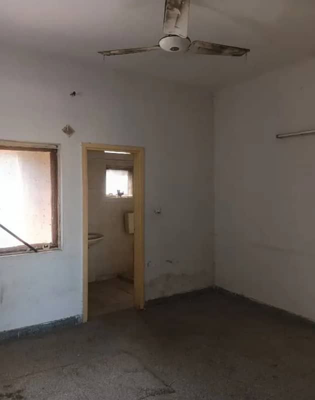 G-11/3 FGEHA D-Type 3rd Floor Flat For Rent 4