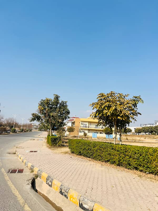 10 MARLA PLOT AVAILABLE FOR SALE IN GULBERG GREEN ISLAMABAD 5