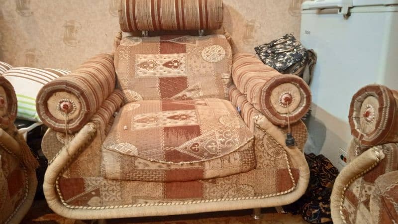 High-Quality Used Sofa Set – Excellent Condition & Affordable Price 3