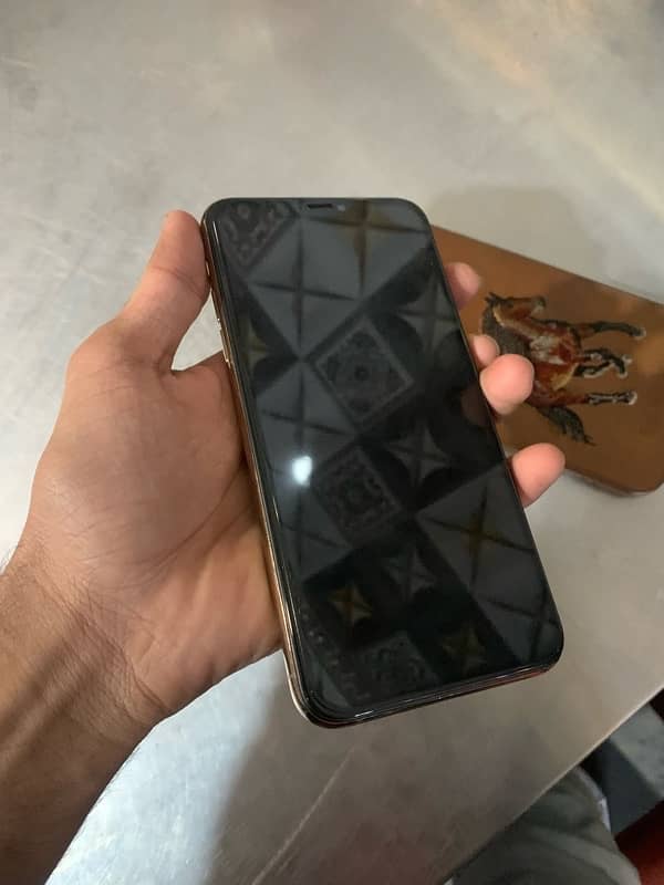 iPhone 11 Pro Max 64GB Factory Unlocked 3