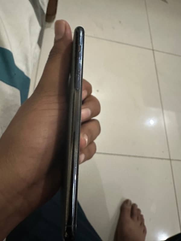 iphone 11pro max 64gb in reasonable price 1