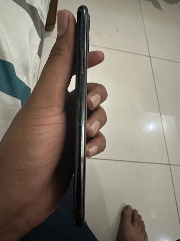 iphone 11pro max 64gb in reasonable price 2