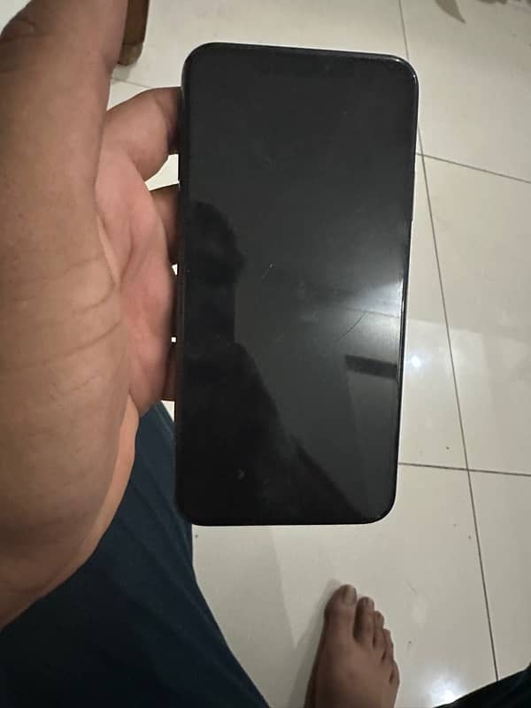 iphone 11pro max 64gb in reasonable price 3