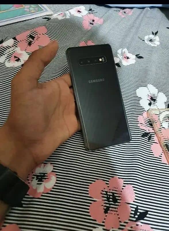 Samsung S10 plus 4