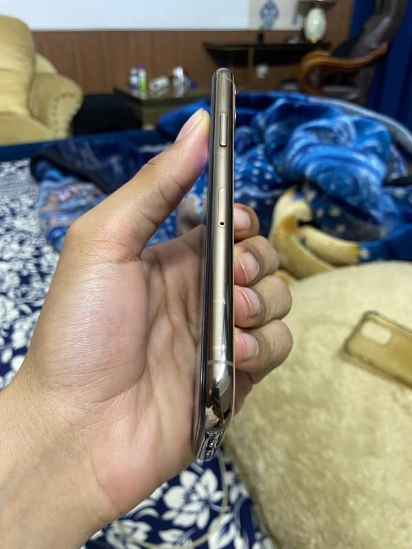 iphone 11 pro DUAL SIM PTA approved scratchless phone golden 3