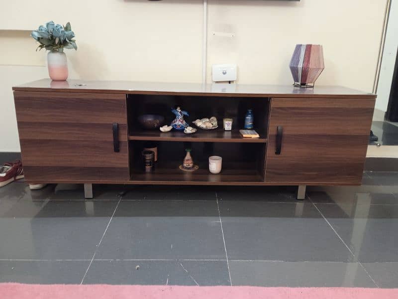 TV console in very good condition 3