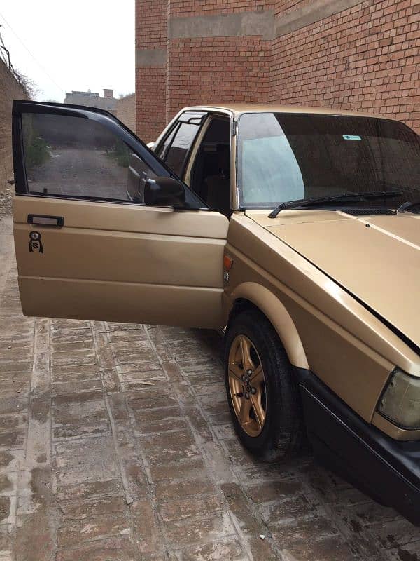 Nissan Sunny 1986 3