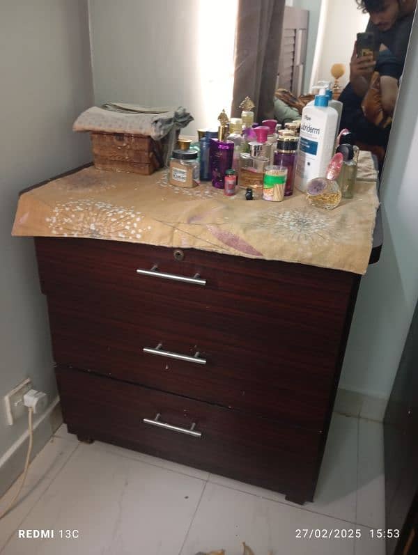 bed cupboard dressing table 8