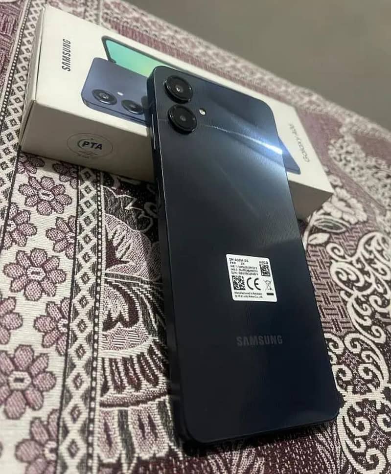 Samsung A06 Black just box open 1