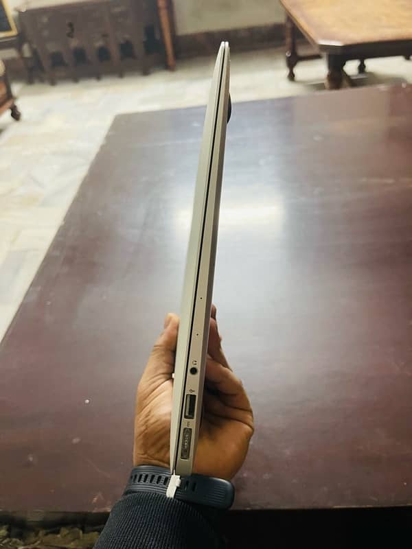 Apple MacBook Air 6 core 15 4t Gen Slim 1