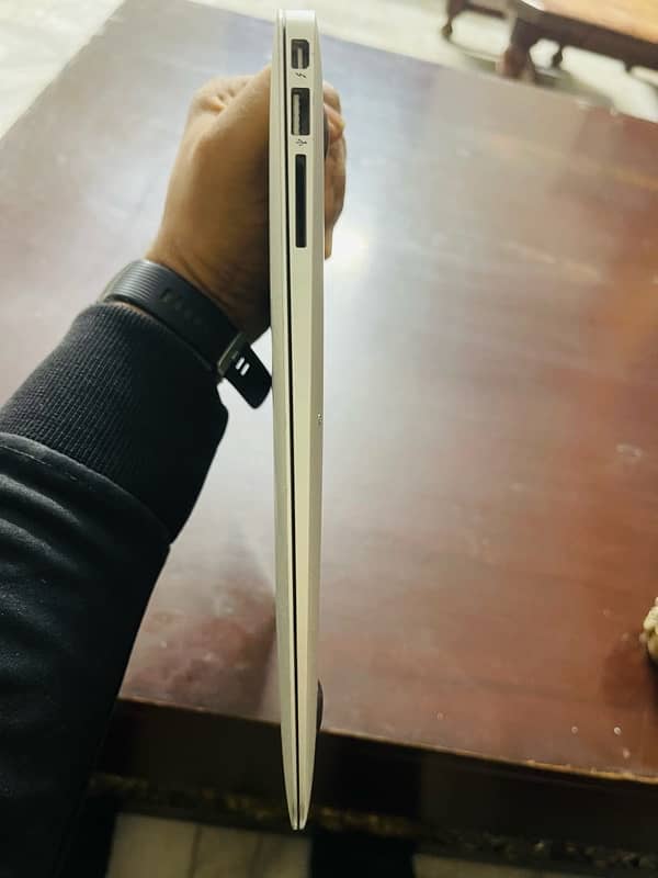 Apple MacBook Air 6 core 15 4t Gen Slim 2