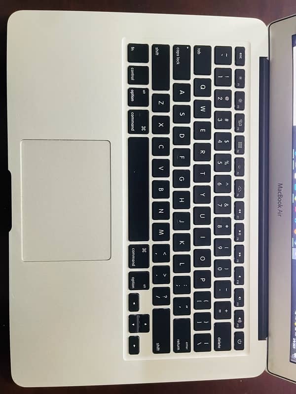 Apple MacBook Air 6 core 15 4t Gen Slim 3