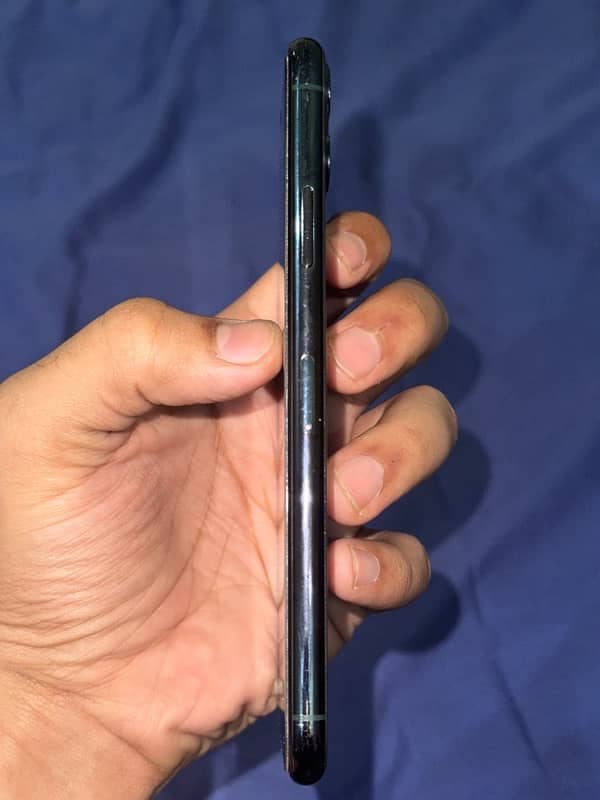 iPhone 11 Pro Max 256GB | PTA Approved | 100% Battery | Box 5