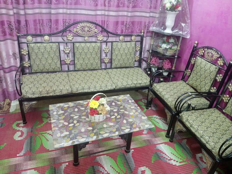 Excellent quality sofa set with table & Side corner 1