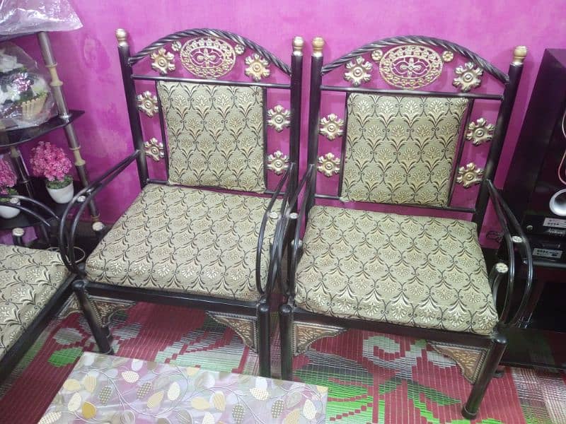 Excellent quality sofa set with table & Side corner 3