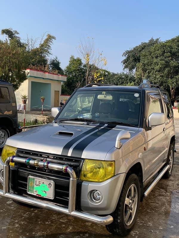 Mitsubishi Pajero Mini 2012 1
