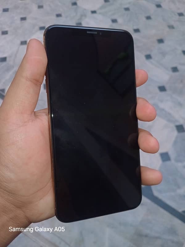 iPhone XS Max PTA APPROVED gold colour 83 bettary health 03105364535 0