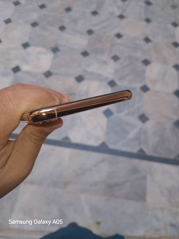 iPhone XS Max PTA APPROVED gold colour 83 bettary health 03105364535 4