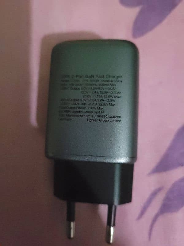 Double port U Green 35-watt charger 2