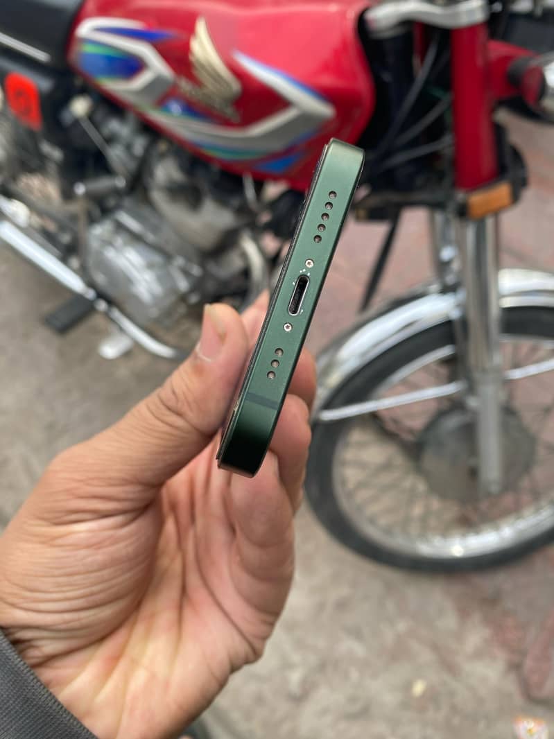Apple iPhone 13 jv 3