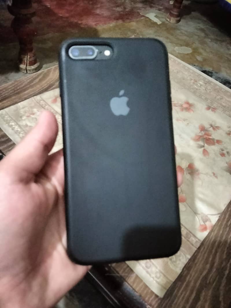 Apple iPhone 8 Plus 1